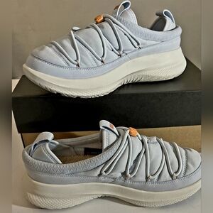 UGGs Tasman Men's Size 9.5 In Light Gray